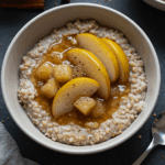 Buchweizen-Porridge mit Birnenkompott