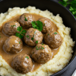 Hackbällchen in cremiger Sauce mit Kartoffelpüree