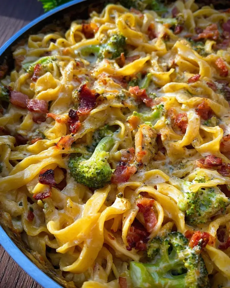 Cremige Pastapfanne mit Brokkoli und turkey bacon
