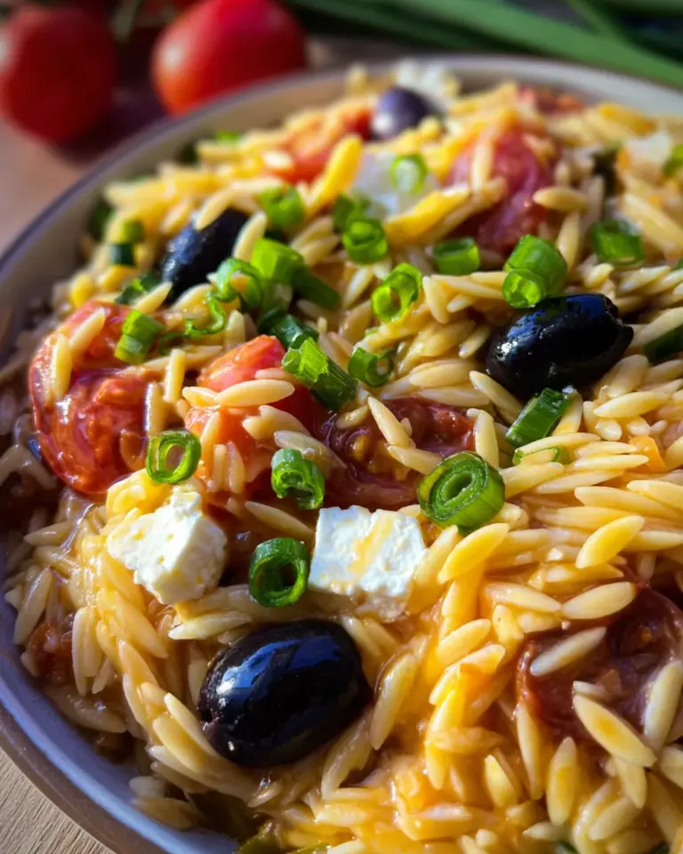 Griechische Reisnudeln mit Tomaten, Feta und Oliven