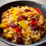 One-Pot-Reis mit Paprika, Bohnen und Mais