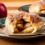 Süße Apfel-Ofenknödel mit Zucker-Zimt-Topping