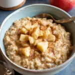 Schnelles und einfaches Apfelkuchen-Porridge