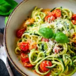 Zucchini-Spaghetti in cremiger Sauce– Zoodles